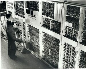 The CSIR Mk1 with open panels. With a good chance in the photo is Geoff Hill, in 1952. Via www.csse.unimelb.edu.au